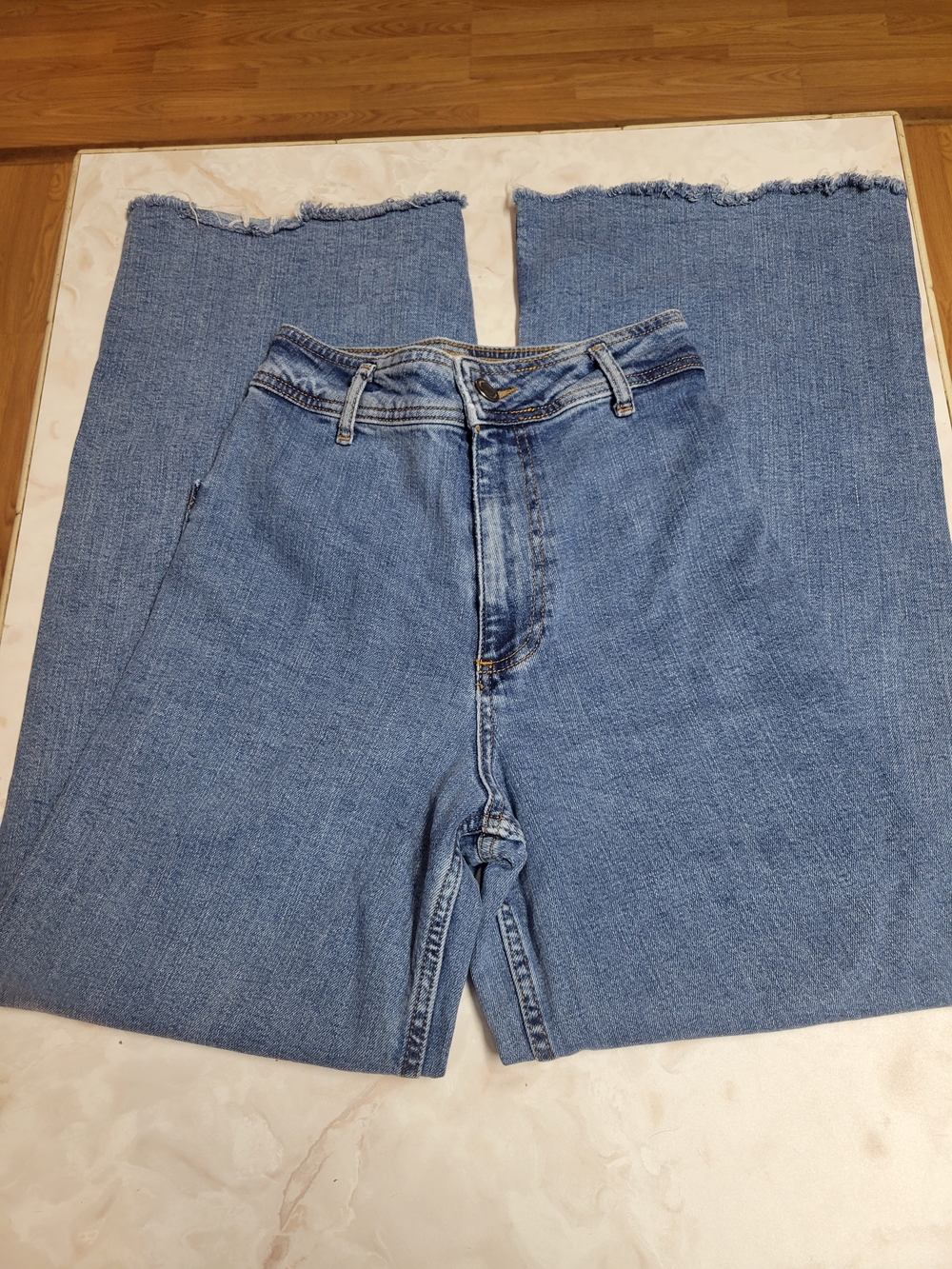 Zara High Rise Wide Leg Jeans Women’s 2 Light Wash Patch Pocket Raw Hem
